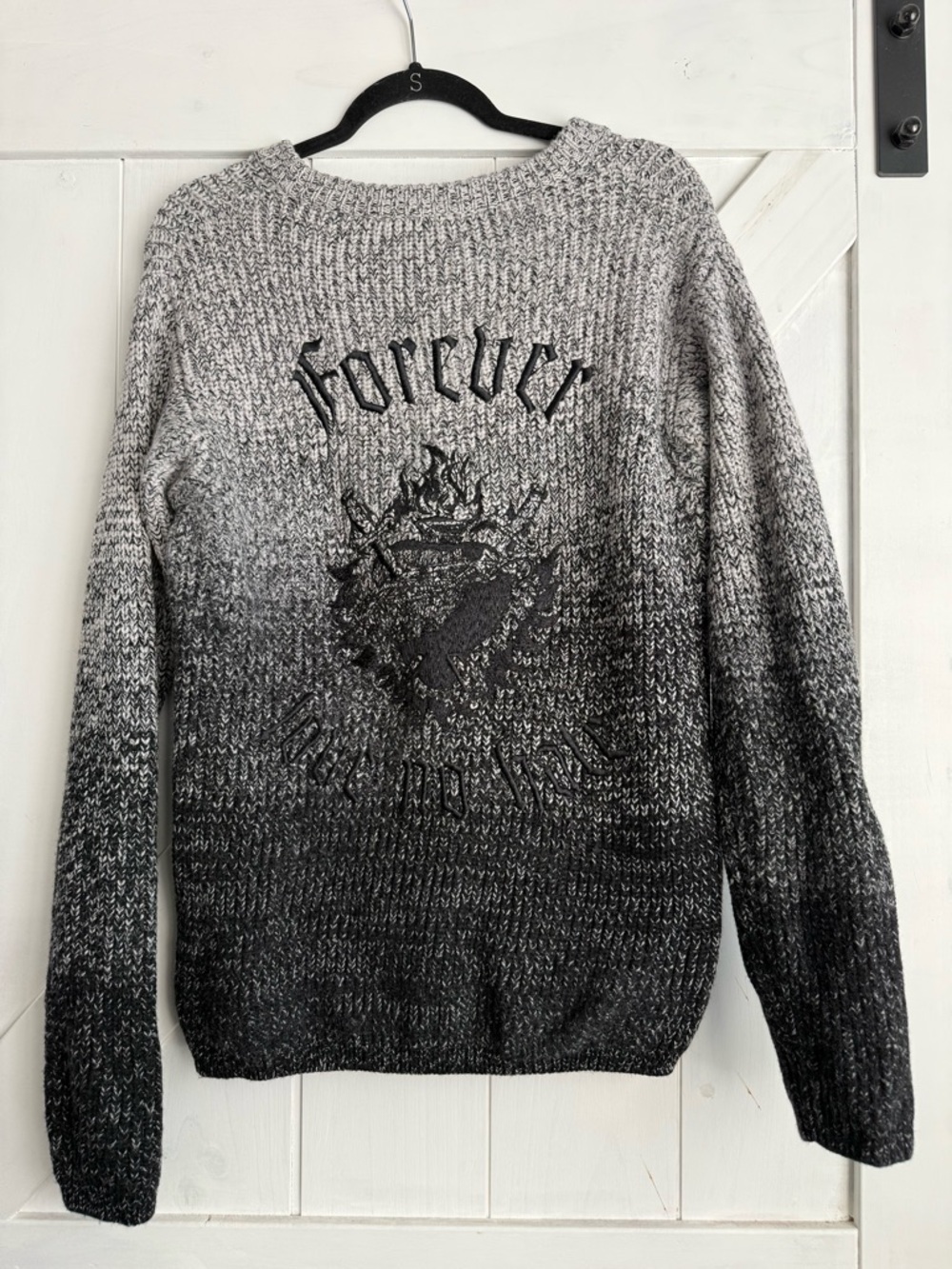 Ports V crewneck sweater with a gray and black gradient knit pattern size L